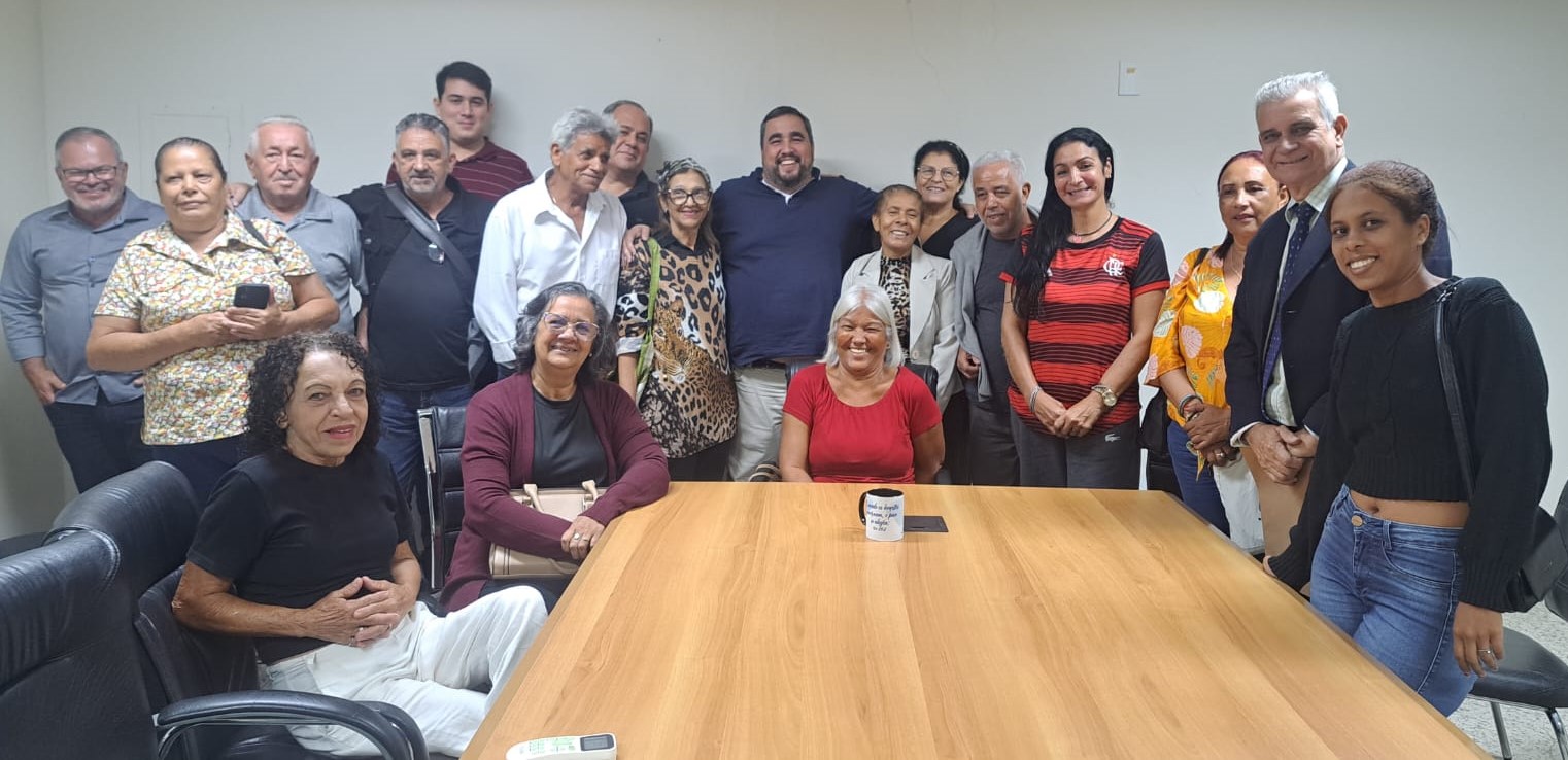 Prefeitura de Guarapari discute realocação de feirantes do Radium Hotel