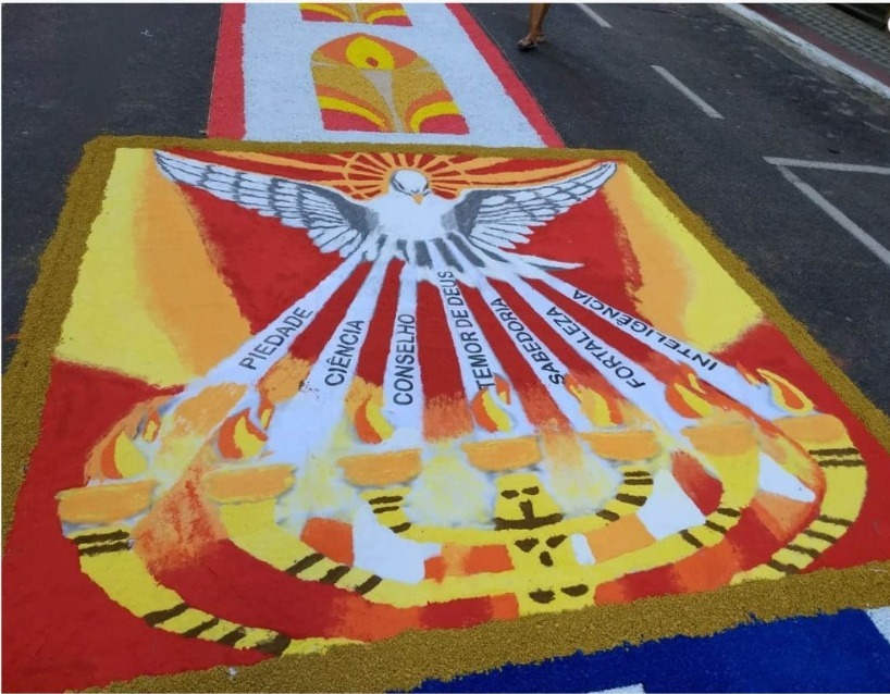Guarapari celebra Corpus Christi com tapetes nas igrejas e, pela primeira vez, na orla da Praia do Morro